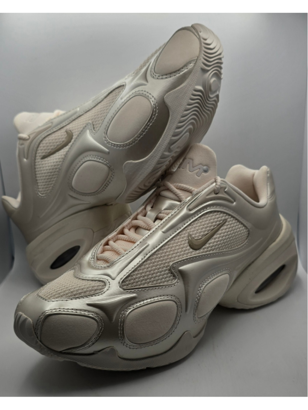 Women's Nike Air Max Sneakers in Beige and Gold women's 9 men's 7.5 - Picture 4 of 10